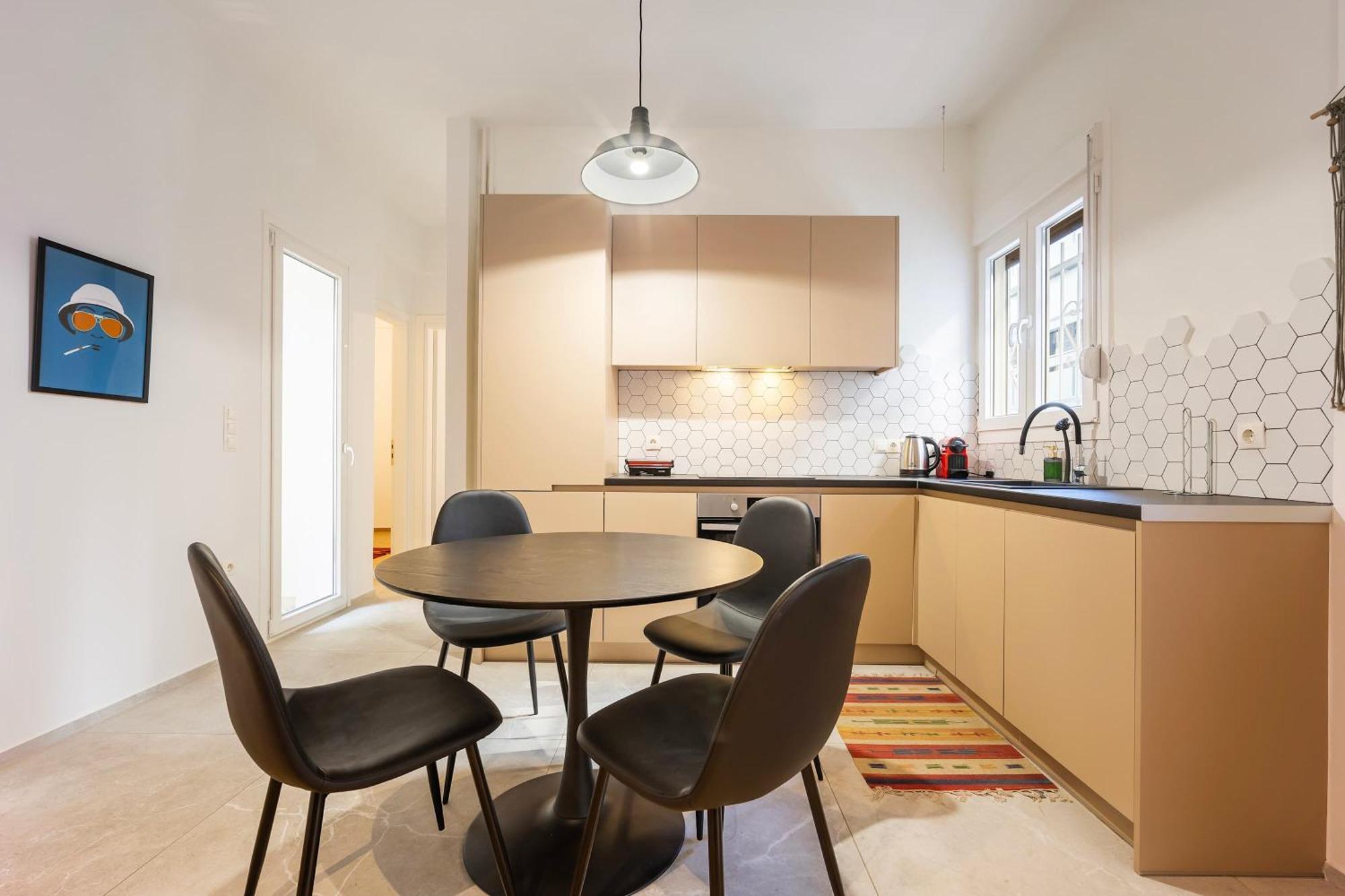 O&O Group - Eclectic Chic Thissio Apartment アテネ エクステリア 写真