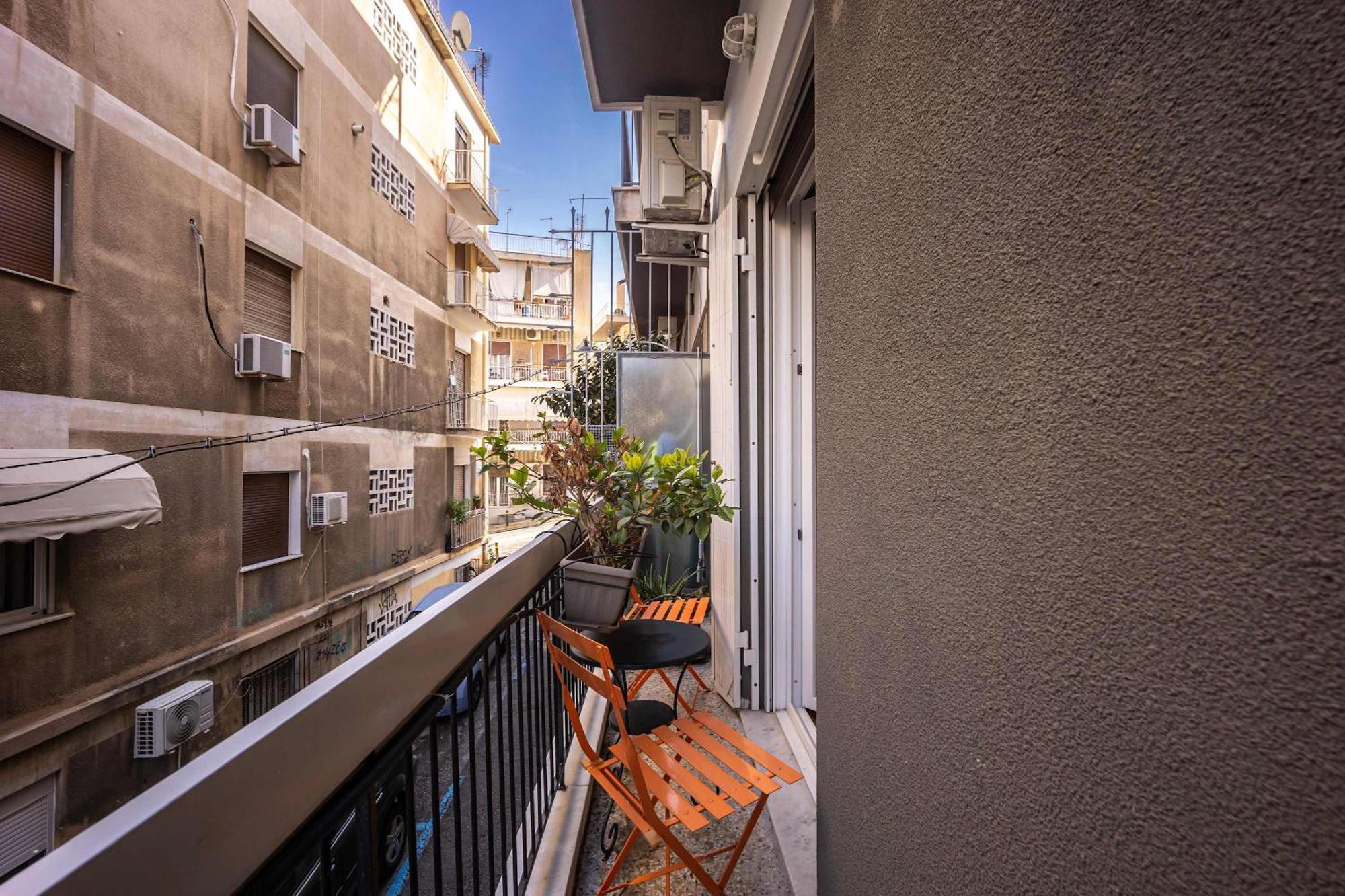 O&O Group - Eclectic Chic Thissio Apartment アテネ エクステリア 写真