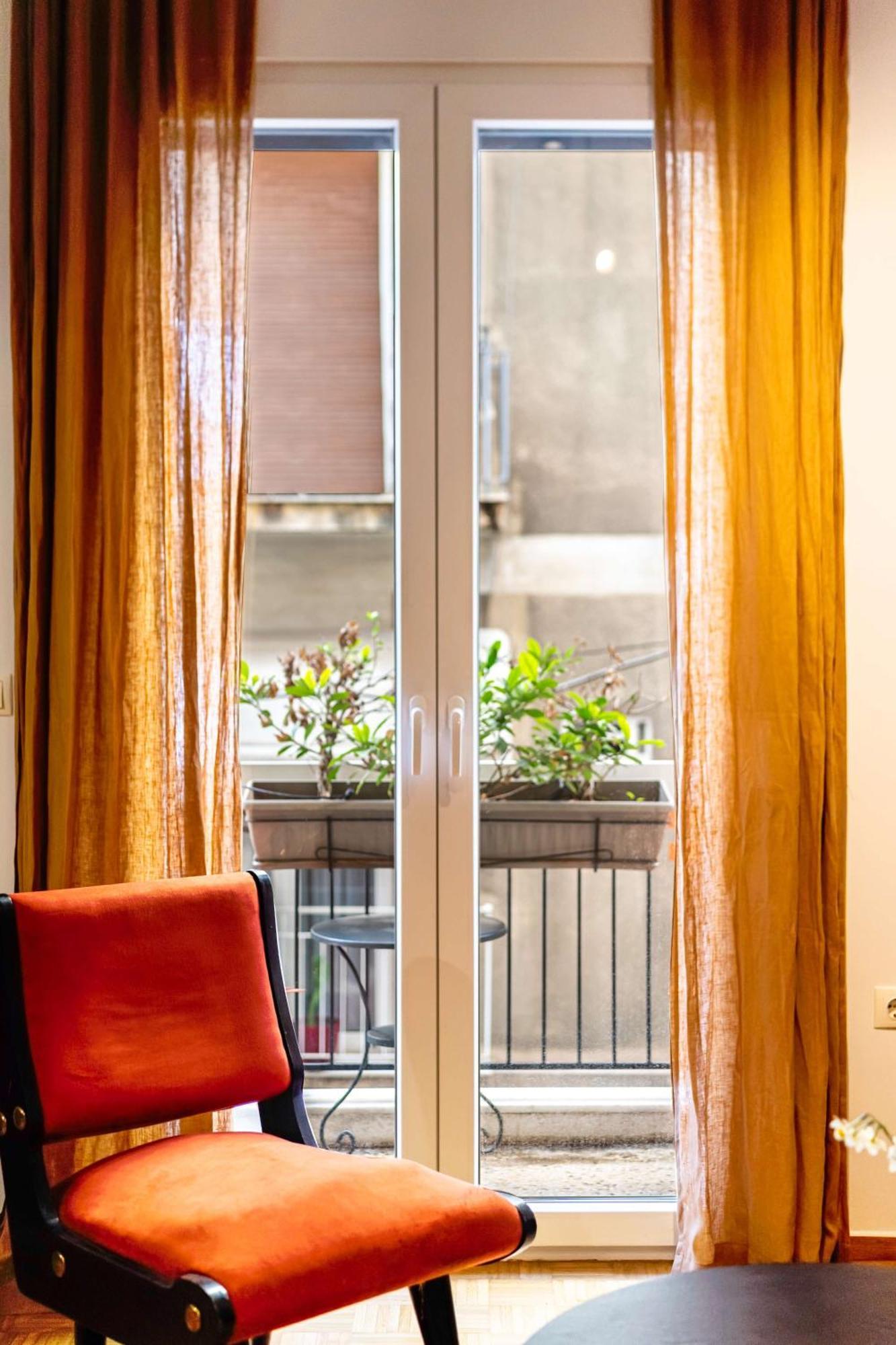 O&O Group - Eclectic Chic Thissio Apartment アテネ エクステリア 写真