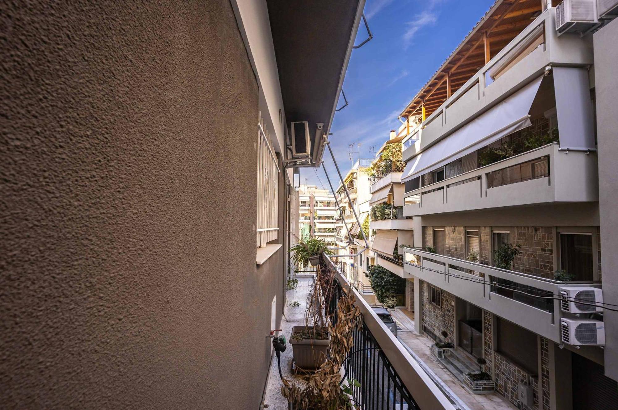 O&O Group - Eclectic Chic Thissio Apartment アテネ エクステリア 写真