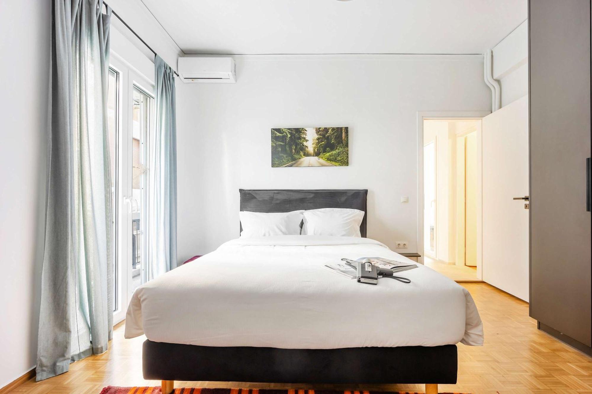 O&O Group - Eclectic Chic Thissio Apartment アテネ エクステリア 写真