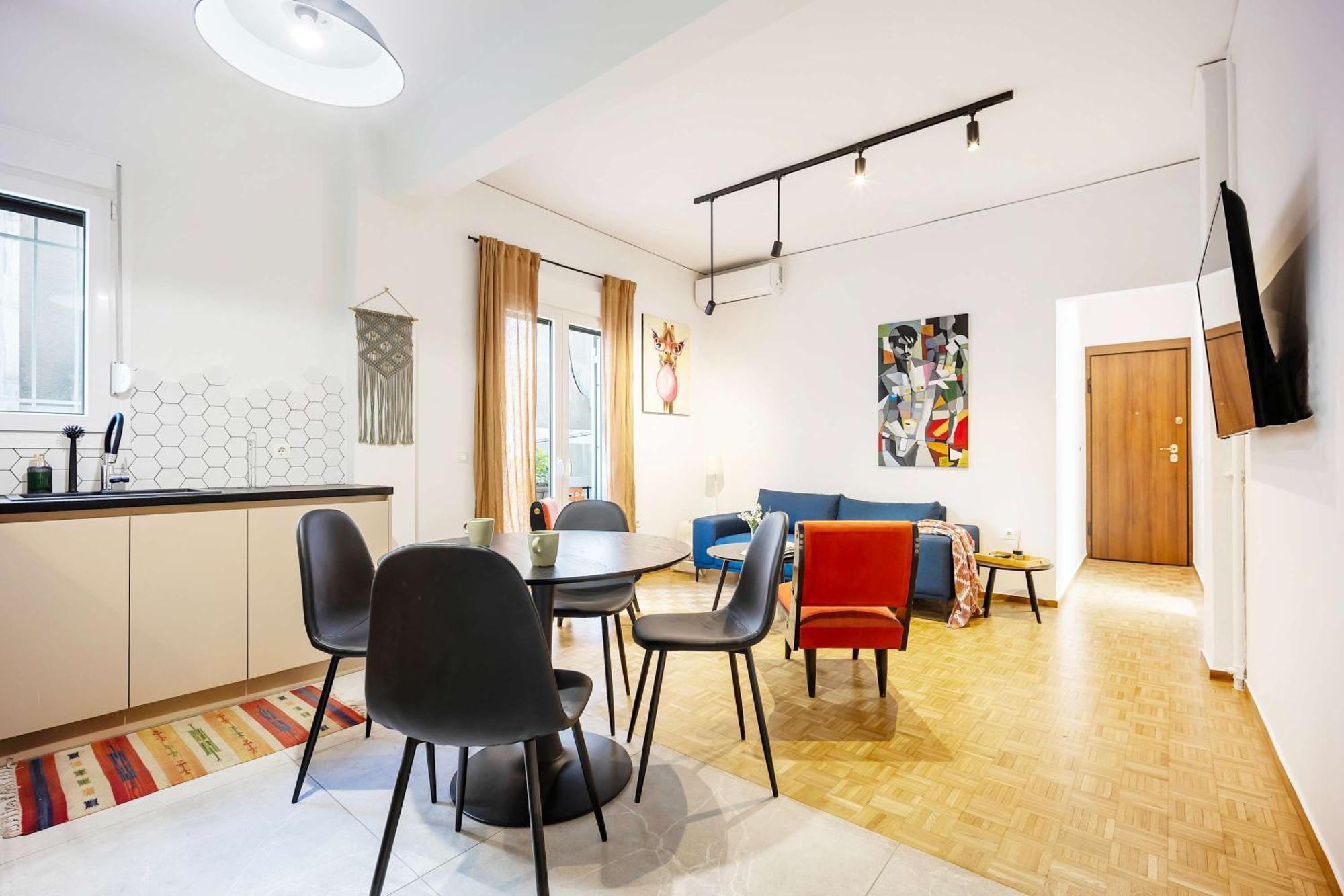O&O Group - Eclectic Chic Thissio Apartment アテネ エクステリア 写真